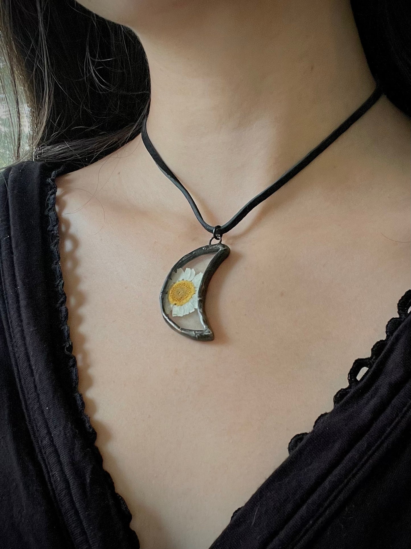 Black Daisy Necklace