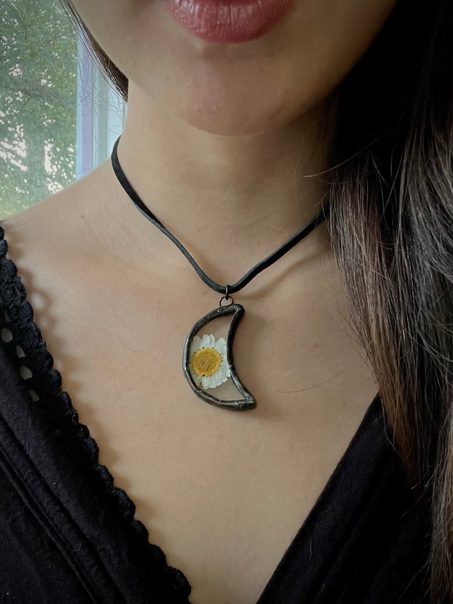 Black Daisy Necklace