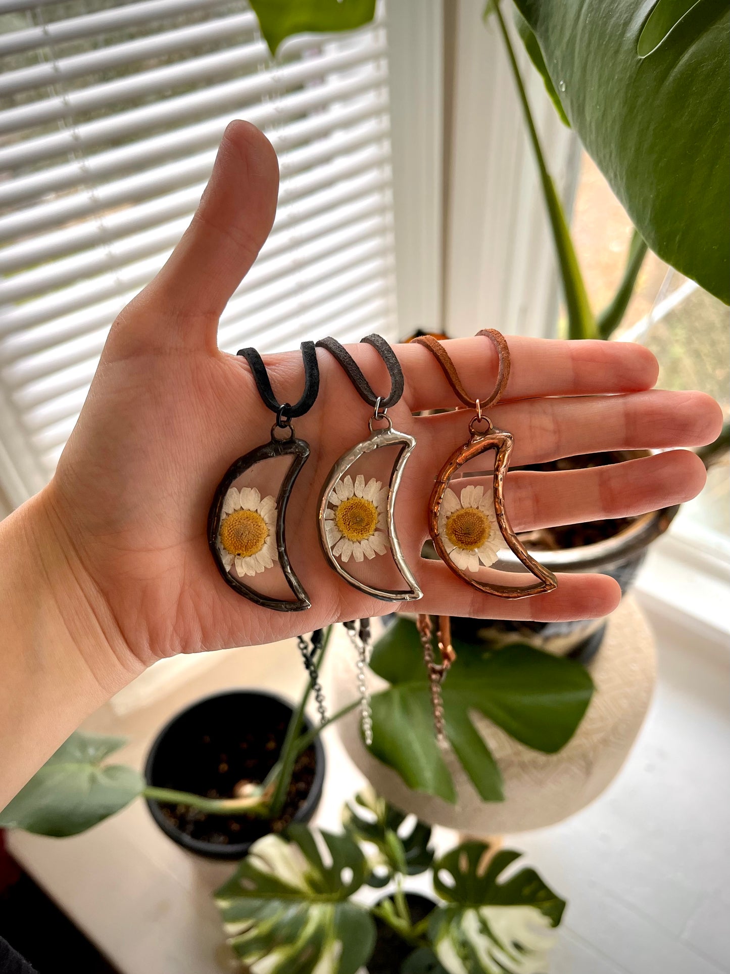 Black Daisy Necklace